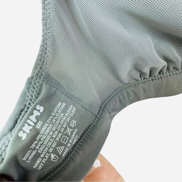 Skims Fits Everybody Crossover Triangle Bralette Light Gray NWT XXS - Picture 4 of 7